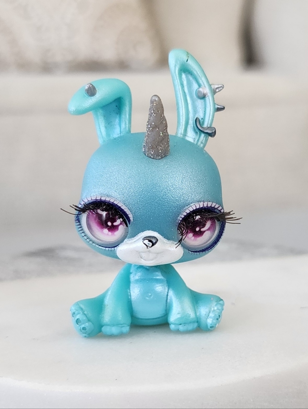 MGA Poopsie Rainbow High Fantasy Friends Mini Blue Rabbit Doll Sparkly Critters